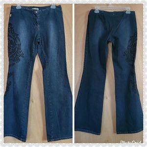 🍁3/$25 NWOT Max Studio Embroidered Jeans